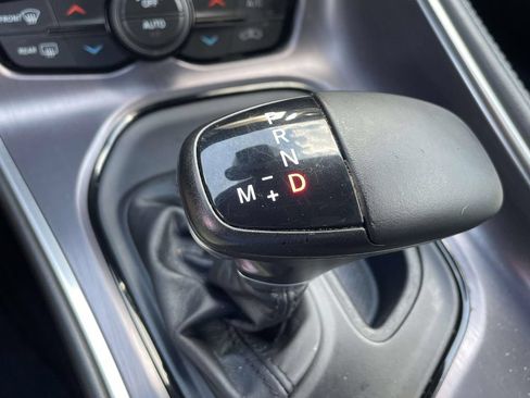 Used 2015 Dodge Challenger SXT RWD image 16