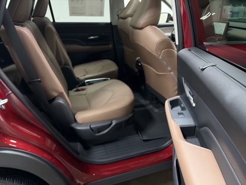 Used 2025 Toyota Grand Highlander AWD image 35