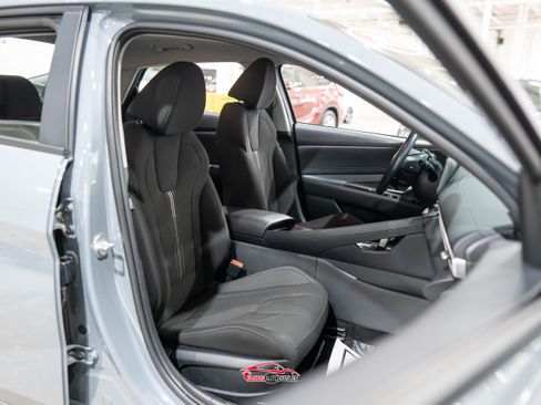 Used 2023 Hyundai Elantra SEL w/ Convenience Package image 17