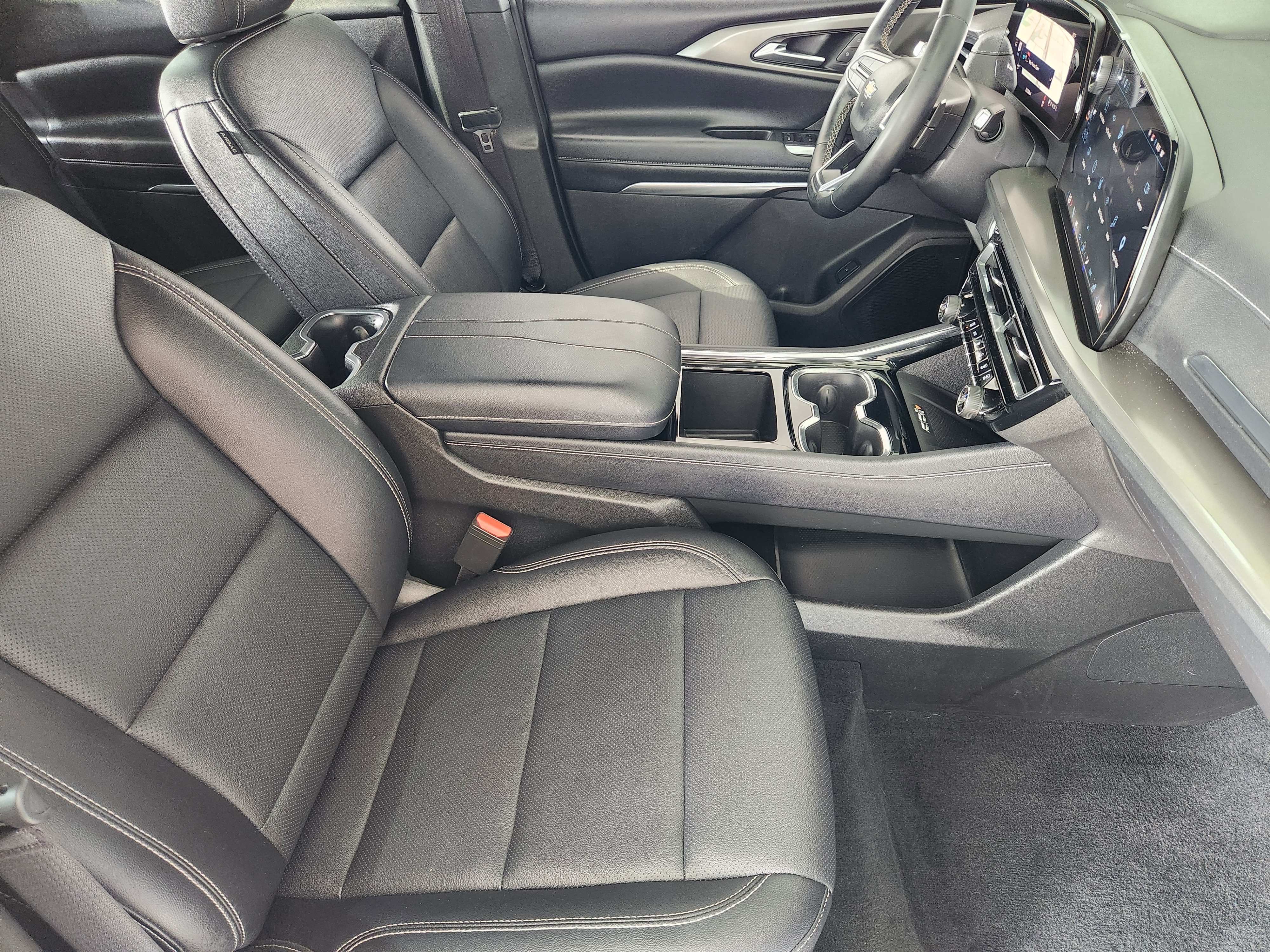 Used 2026 Chevrolet Traverse LT FWD image 13