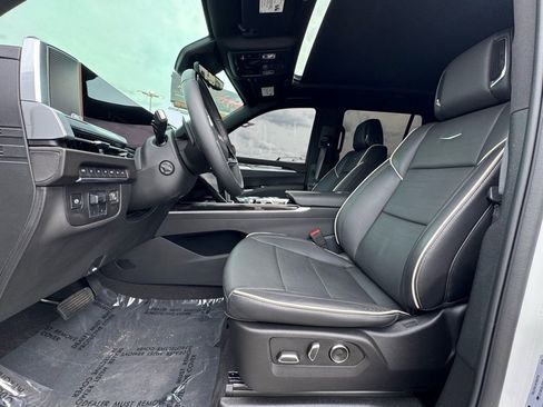 Certified 2025 Cadillac Escalade Premium Luxury w/ Touring Package image 24