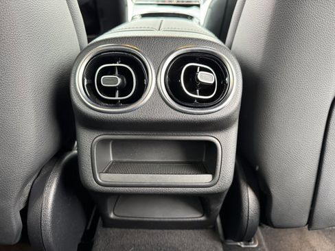 Used 2025 Mercedes-Benz GLC 300 4MATIC image 9