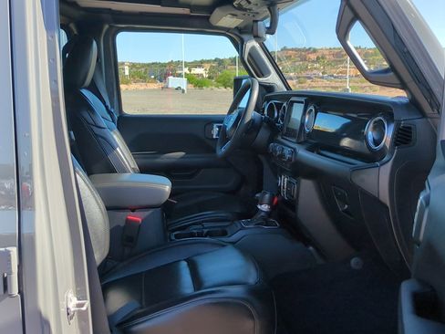 Used 2023 Jeep Wrangler Unlimited Sahara image 32