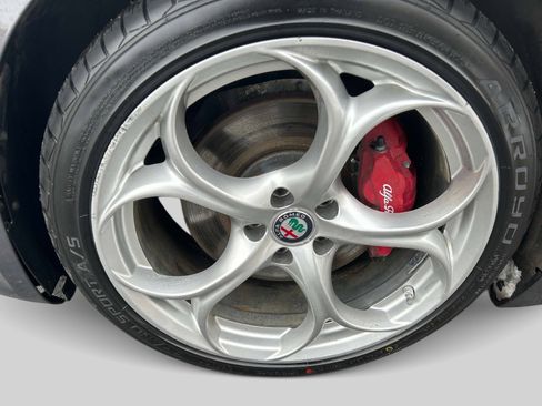 Used 2018 Alfa Romeo Giulia Ti Sport w/ Quick Order Package 22S Sport image 9