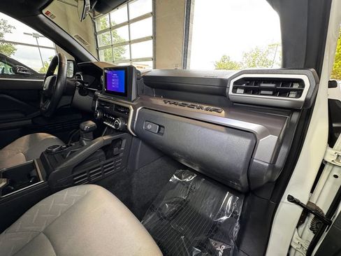 Certified 2025 Toyota Tacoma SR5 AWD/4WD image 53