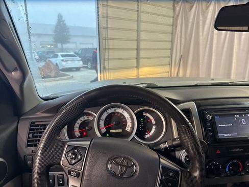 Used 2015 Toyota Tacoma 4x4 Double Cab image 22