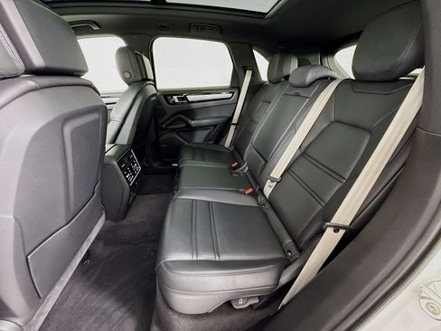 Certified 2023 Porsche Cayenne Platinum Edition AWD/4WD image 24