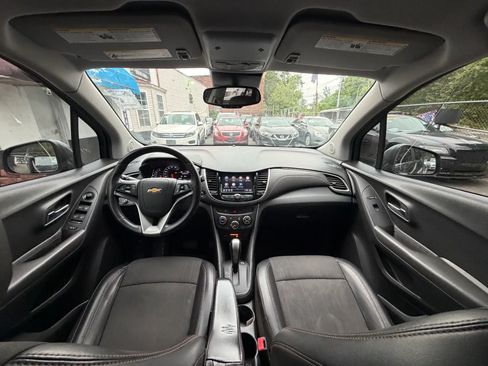 Used 2018 Chevrolet Trax LT w/ LT Convenience Package AWD/4WD image 37