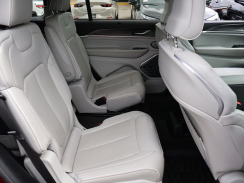 Used 2021 Jeep Grand Cherokee L Overland w/ Advanced Protech Group III AWD/4WD image 12