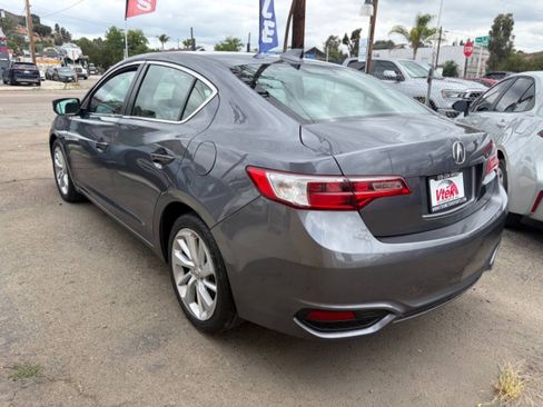 Used 2017 Acura ILX FWD image 3