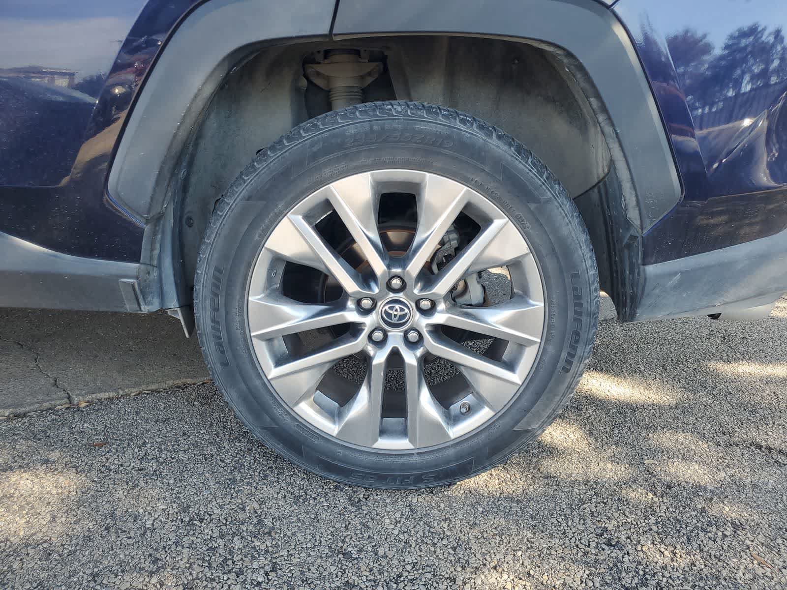 Used 2019 Toyota RAV4 XLE Premium FWD image 12