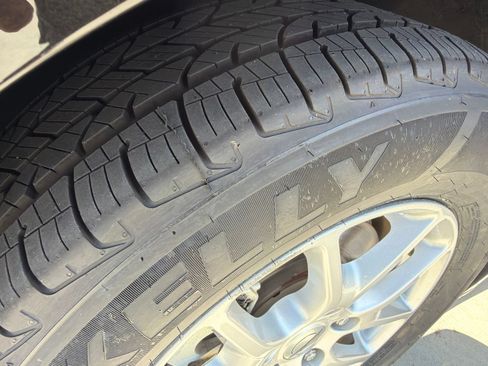 Used 2023 Chrysler Pacifica Touring-L FWD image 12