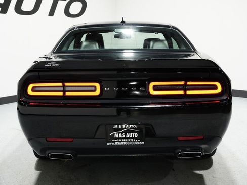 Used 2017 Dodge Challenger SXT Plus image 9