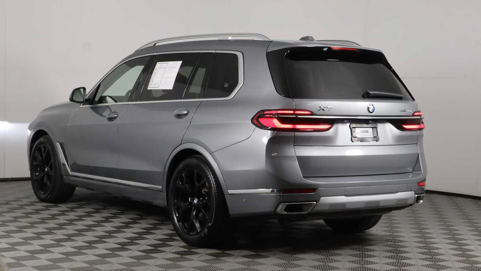 Used 2026 BMW X7 xDrive40i w/ Premium Package AWD/4WD image 4