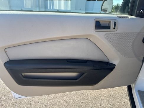 Used 2010 Ford Mustang Premium RWD image 13
