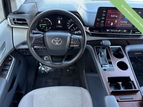 Used 2024 Toyota Sienna LE image 14
