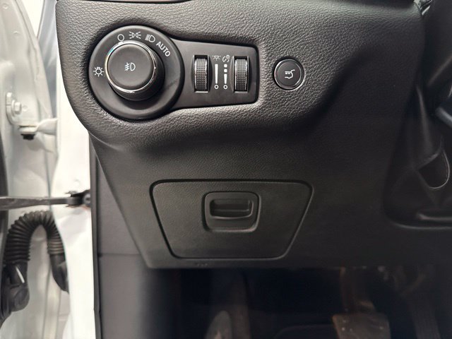 Used 2021 Jeep Cherokee Limited AWD/4WD image 29