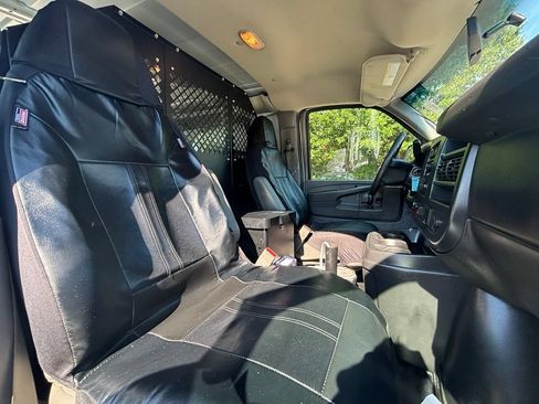 Used 2015 Chevrolet Express 2500 RWD image 16