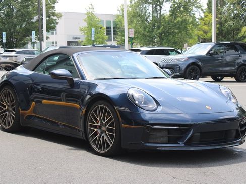 Used 2022 Porsche 911 Carrera S RWD image 3