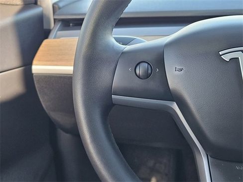 Used 2020 Tesla Model 3 Standard Range Plus image 25