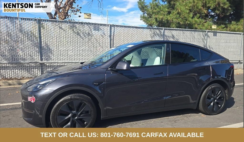 Used 2024 Tesla Model Y Long Range AWD/4WD image 1