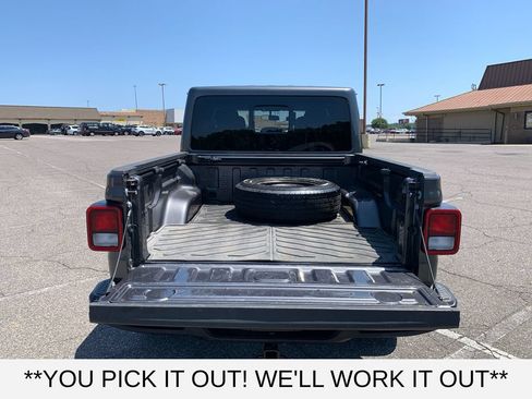 Used 2025 Jeep Gladiator Sport AWD/4WD image 9