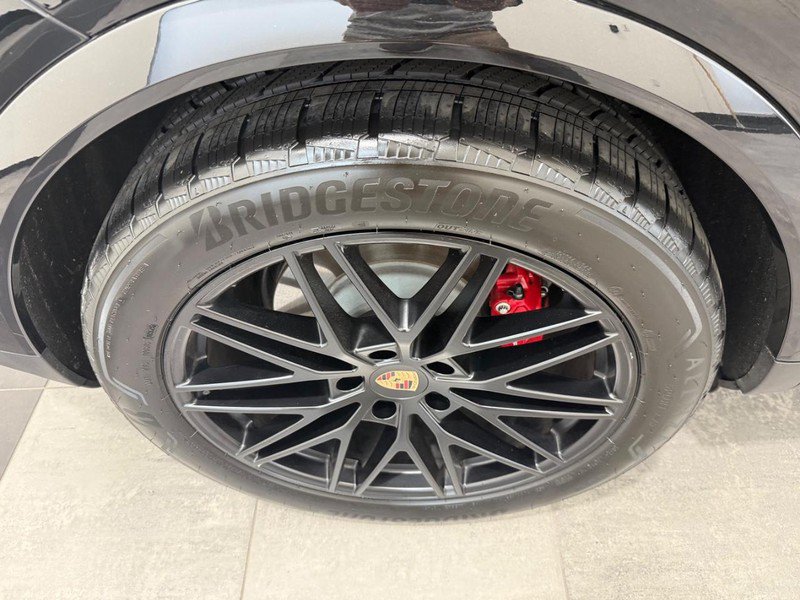 Certified 2025 Porsche Cayenne S AWD/4WD image 8