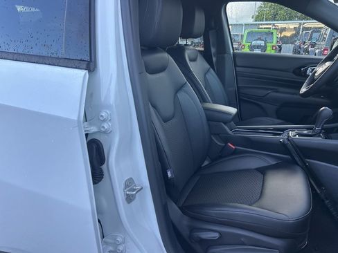 New 2025 Jeep Compass Latitude w/ Sun & Sound Group image 22