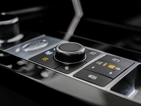 Used 2020 Land Rover Discovery HSE image 28