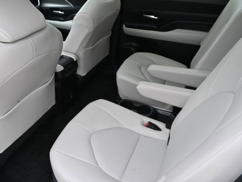 Used 2024 Toyota Grand Highlander XLE image 13