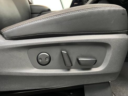 Used 2025 Nissan Pathfinder SL AWD/4WD image 29