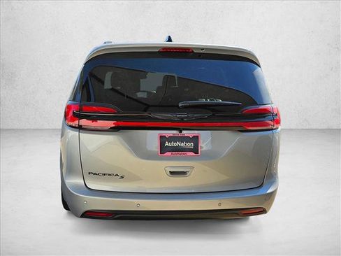 New 2026 Chrysler Pacifica Select w/ S Appearance Package FWD image 8