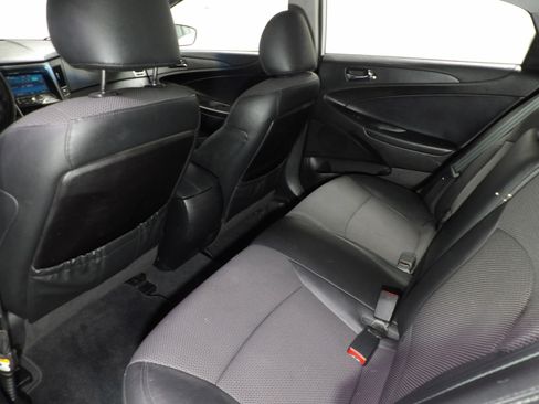 Used 2011 Hyundai Sonata SE w/ Navigation & Sunroof Pkg 4 FWD image 11