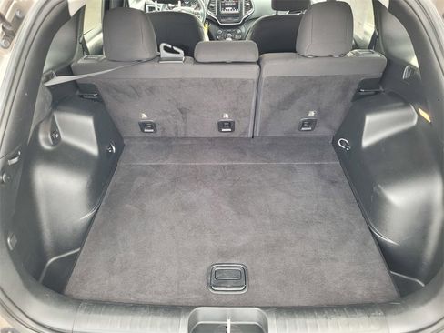 Used 2019 Jeep Cherokee Latitude w/ Popular Appearance Group image 7