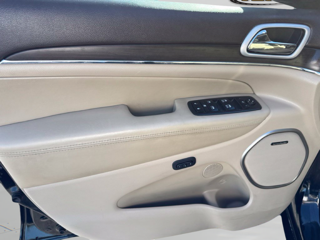 Used 2018 Jeep Grand Cherokee Overland AWD/4WD image 21