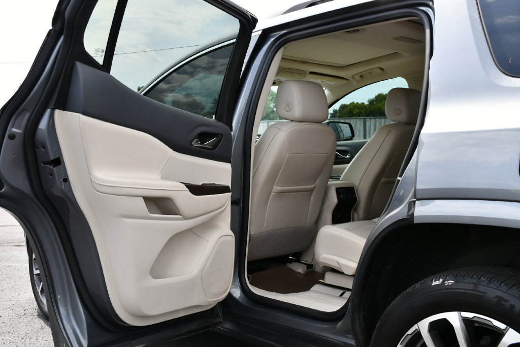 Used 2021 GMC Acadia Denali w/ Denali Technology Package FWD image 19
