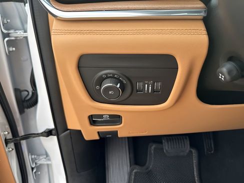 New 2026 Jeep Grand Cherokee L Summit w/ Advanced Protech Group IV AWD/4WD image 30