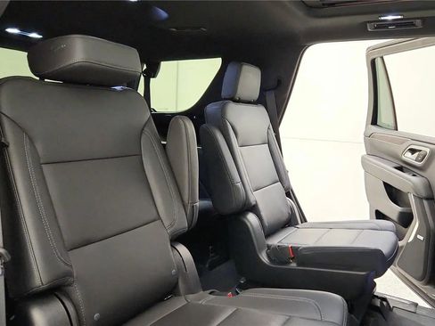 Used 2023 Chevrolet Tahoe Z71 w/ Luxury Package AWD/4WD image 44