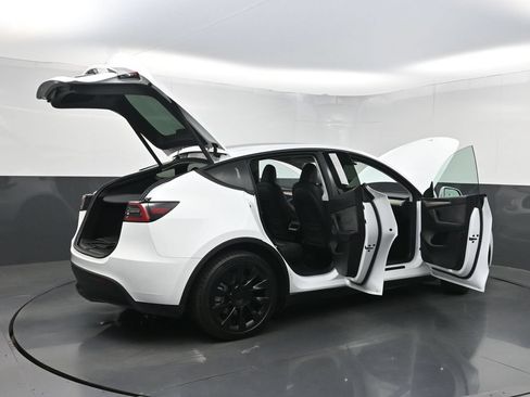 Used 2023 Tesla Model Y Long Range AWD/4WD image 37