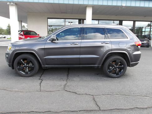 Used 2015 Jeep Grand Cherokee Altitude AWD/4WD image 2