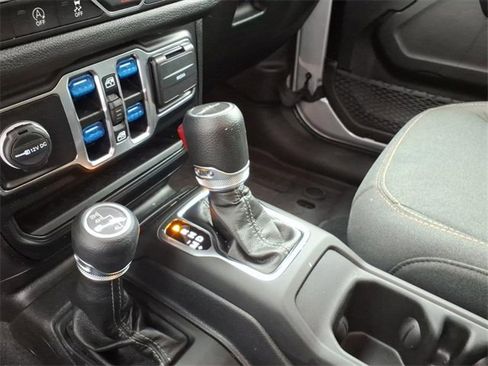 Used 2024 Jeep Gladiator Sport image 22