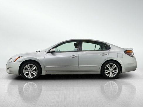 Used 2011 Nissan Altima 3.5 SR w/ 3.5SR Premium Pkg image 2