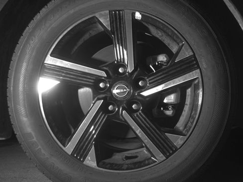 Used 2025 Nissan Sentra SV FWD image 13