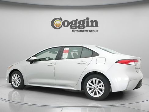 Used 2026 Toyota Corolla LE w/ LE Premium Package FWD image 7