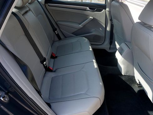 Used 2018 Volkswagen Passat 2.0T R-Line image 20