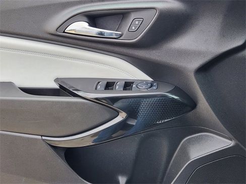 Certified 2024 Chevrolet Trax LT w/ Sunroof Package image 23