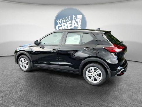 New 2025 Nissan Kicks Play S image 3