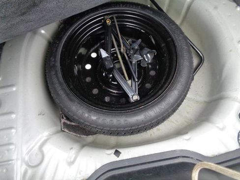 Used 2004 Ford Taurus LX image 24