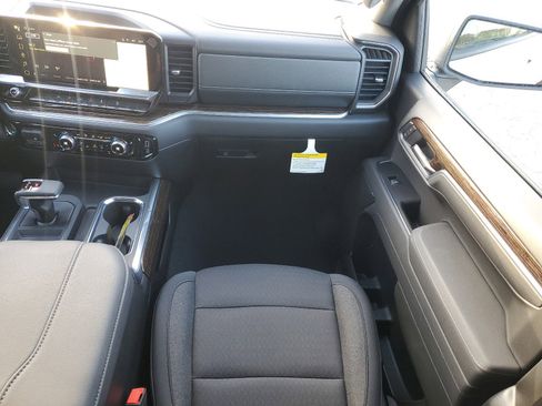 New 2025 GMC Sierra 1500 Elevation image 18