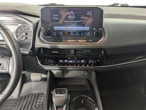 Used 2023 Nissan Rogue SL w/ SL Premium Package image 25